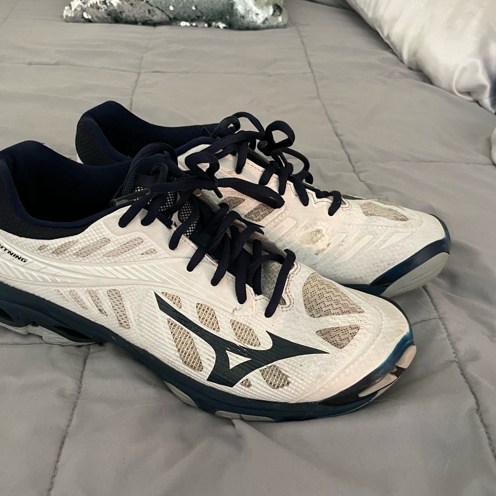 Mizuno navy blue and white volleyball shoes